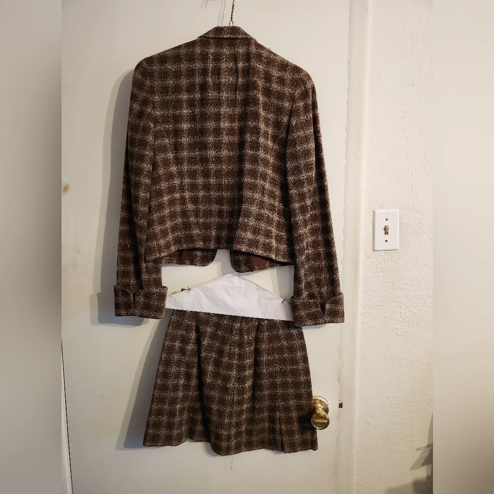 Suit - Picture 1 of 2